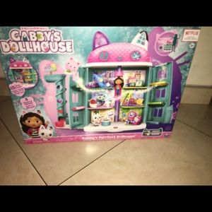 Gabby’s purrfect dollhouse